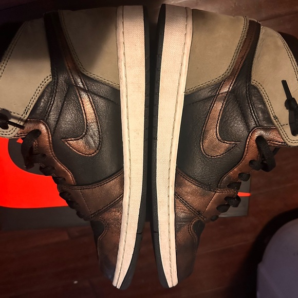 Air Jordan 1 Retro High OG 555088-033 Size 11 Mens Patina colorway - Picture 3 of 4